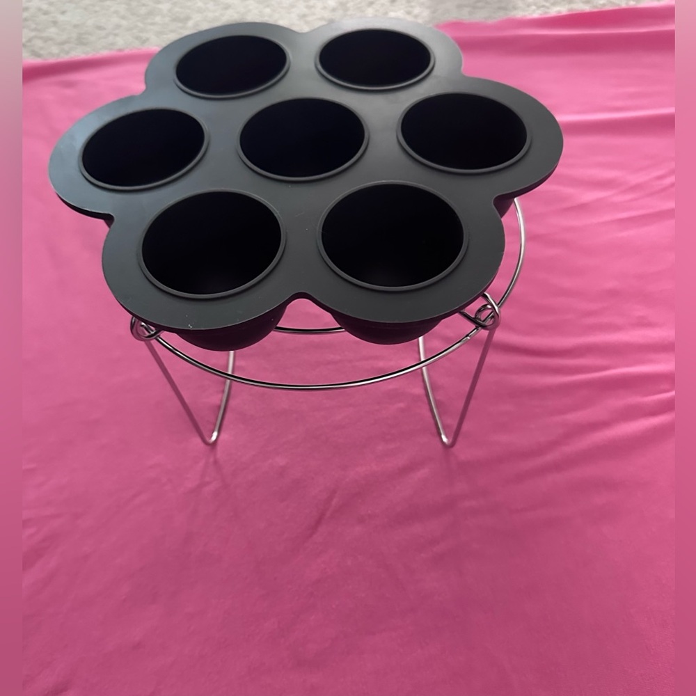 The Pampered Chef Egg Maker with Silver Stand for the Quick Cooker